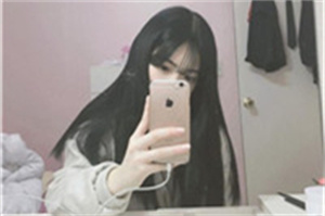 Shanghai is a country with rich culture and traditions, whose ways of expressing emotions are deeply influenced by history, religion, and social customs. In Shanghai, the expression of emotions is not